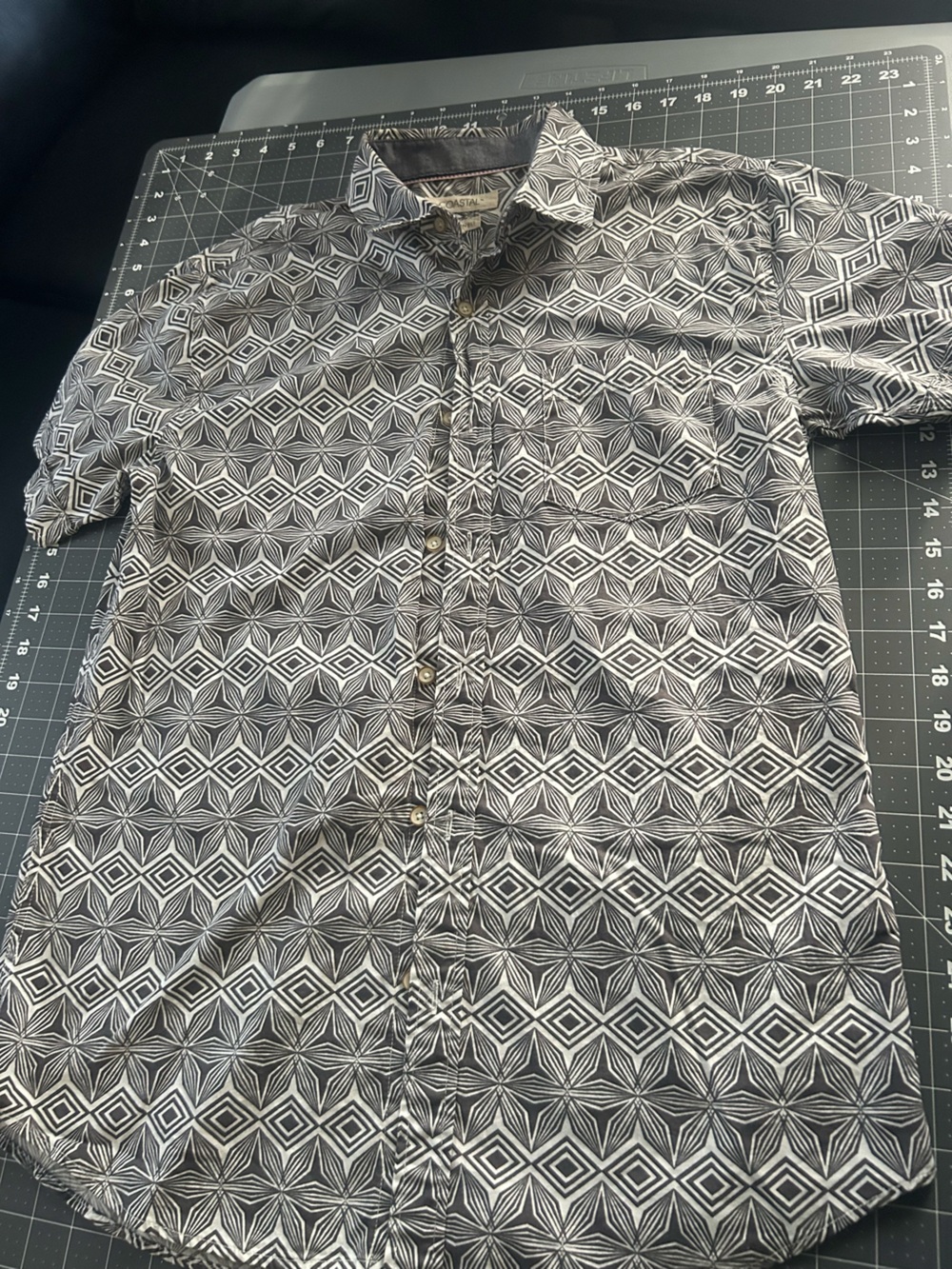Casual Geometric Short Sleeve Button-Down Shirt - Black & White